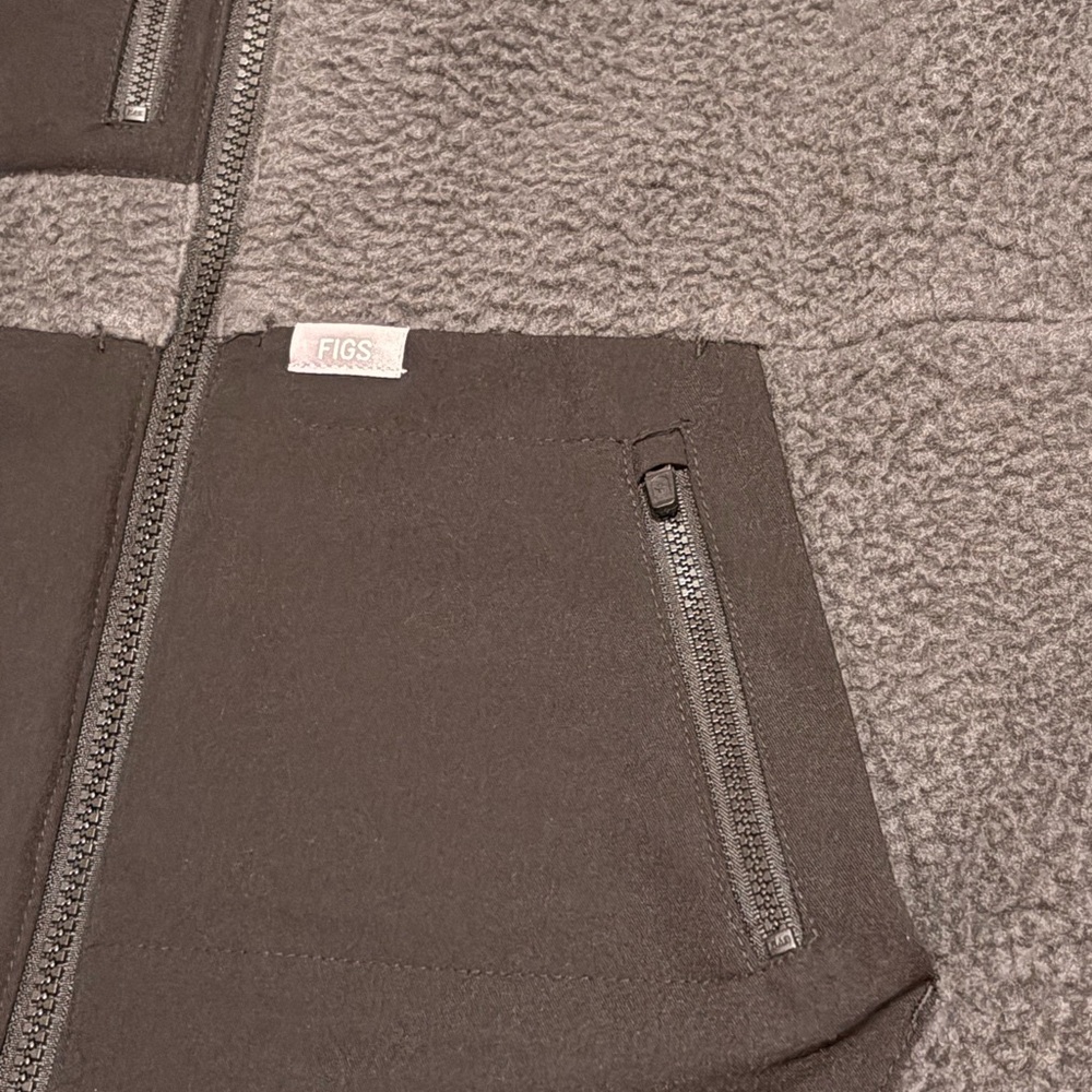 FIGS On Shift Gray/Black Sherpa Zip-Up Jacket Women’s Small - Picture 4 of 9